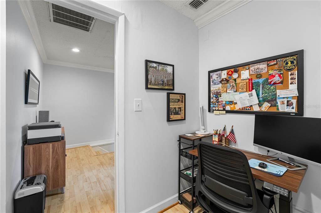 For Sale: $289,900 (2 beds, 1 baths, 1016 Square Feet)