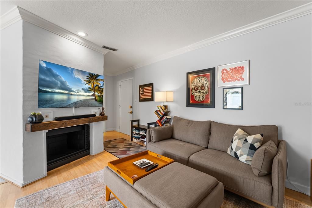 For Sale: $289,900 (2 beds, 1 baths, 1016 Square Feet)