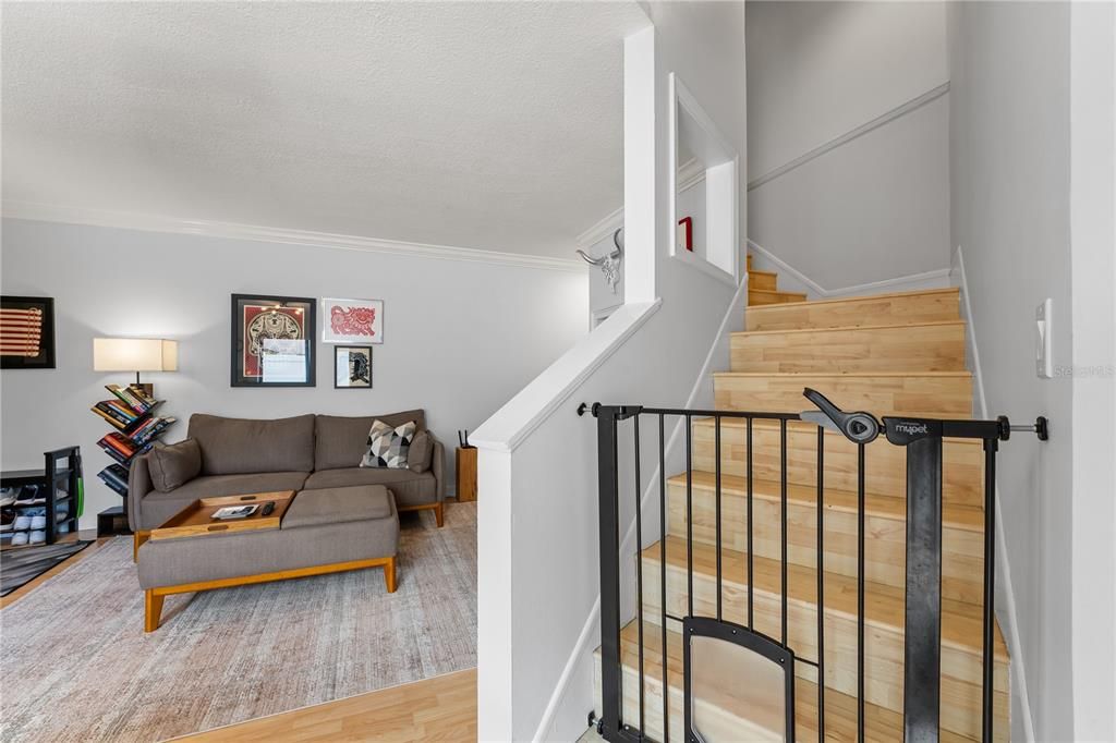 For Sale: $289,900 (2 beds, 1 baths, 1016 Square Feet)
