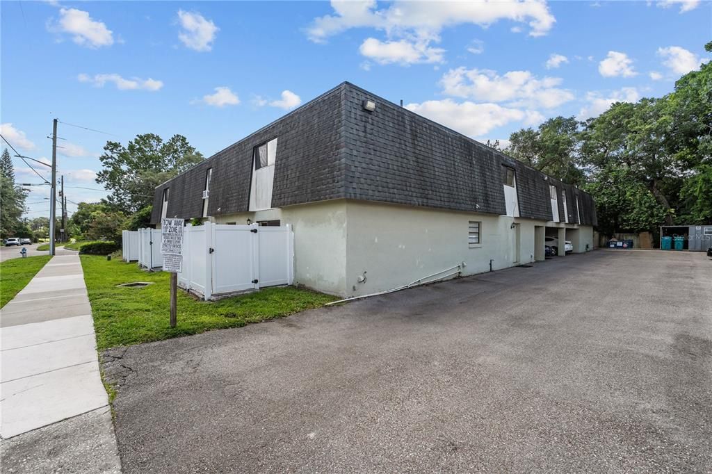 For Sale: $289,900 (2 beds, 1 baths, 1016 Square Feet)