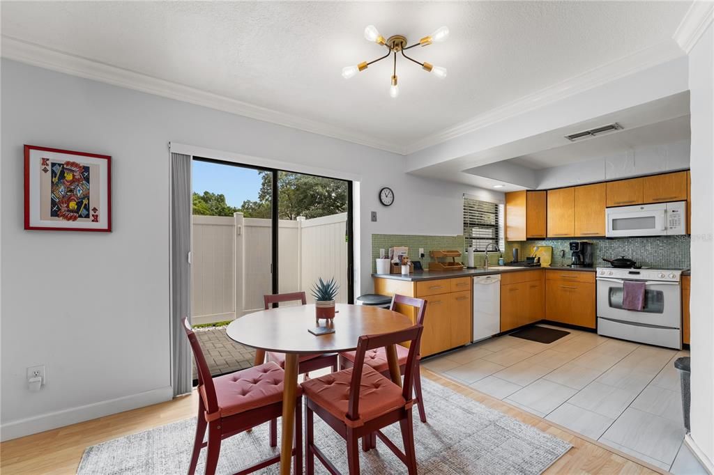 For Sale: $289,900 (2 beds, 1 baths, 1016 Square Feet)