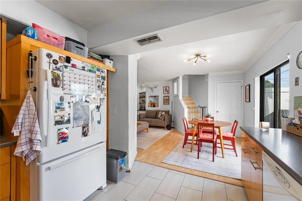 For Sale: $289,900 (2 beds, 1 baths, 1016 Square Feet)