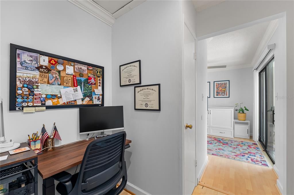 For Sale: $289,900 (2 beds, 1 baths, 1016 Square Feet)