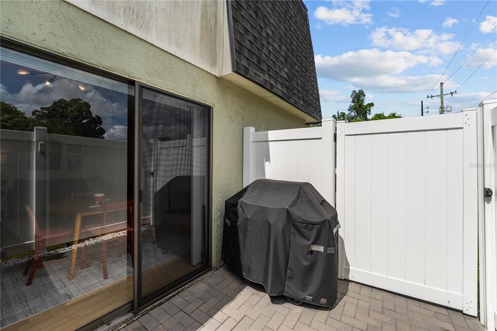 For Sale: $289,900 (2 beds, 1 baths, 1016 Square Feet)