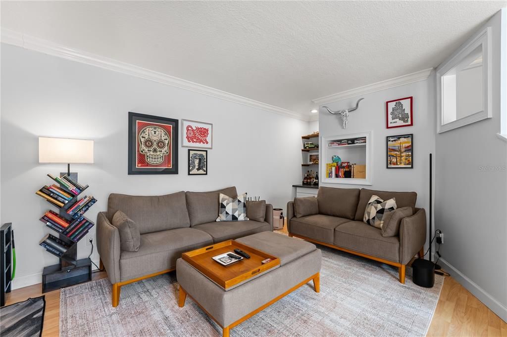 For Sale: $289,900 (2 beds, 1 baths, 1016 Square Feet)