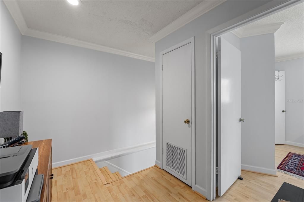 For Sale: $289,900 (2 beds, 1 baths, 1016 Square Feet)