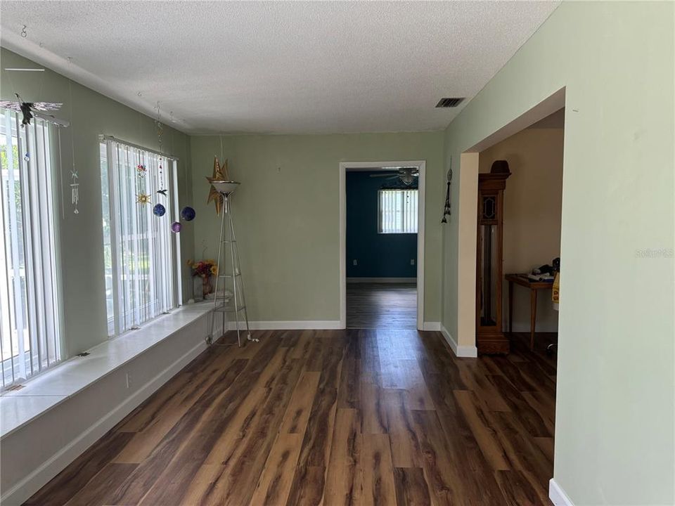 En Venta: $474,500 (3 camas, 3 baños, 2269 Pies cuadrados)