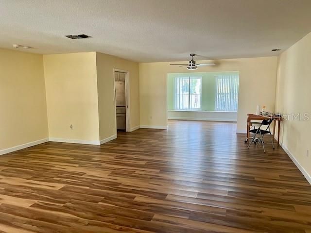 En Venta: $474,500 (3 camas, 3 baños, 2269 Pies cuadrados)