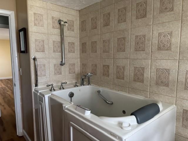 En Venta: $474,500 (3 camas, 3 baños, 2269 Pies cuadrados)