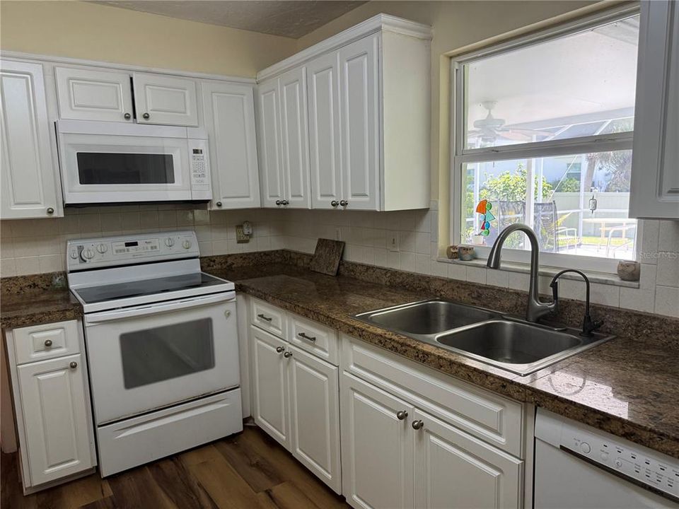 En Venta: $474,500 (3 camas, 3 baños, 2269 Pies cuadrados)