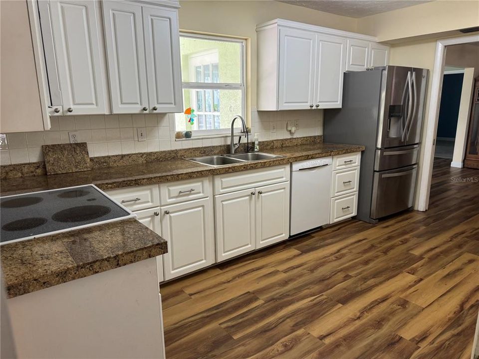 En Venta: $474,500 (3 camas, 3 baños, 2269 Pies cuadrados)