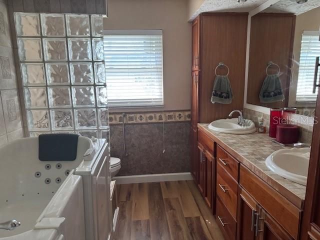 En Venta: $474,500 (3 camas, 3 baños, 2269 Pies cuadrados)