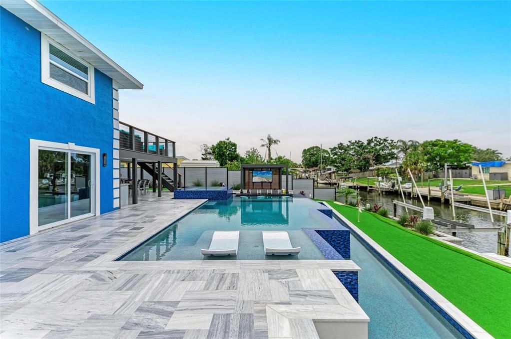 En Venta: $1,495,000 (5 camas, 3 baños, 2500 Pies cuadrados)