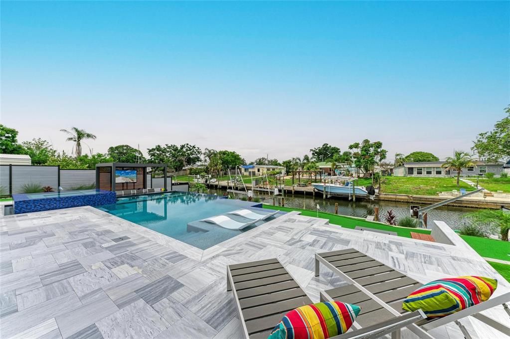 En Venta: $1,495,000 (5 camas, 3 baños, 2500 Pies cuadrados)