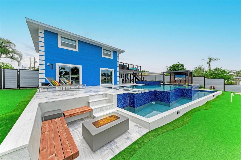 En Venta: $1,495,000 (5 camas, 3 baños, 2500 Pies cuadrados)