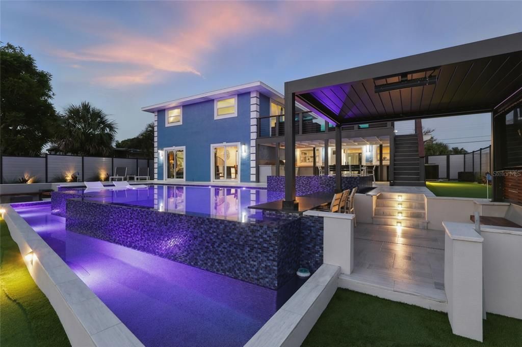 En Venta: $1,495,000 (5 camas, 3 baños, 2500 Pies cuadrados)