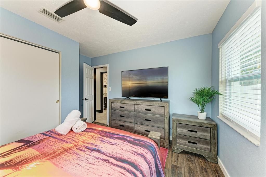 En Venta: $1,495,000 (5 camas, 3 baños, 2500 Pies cuadrados)