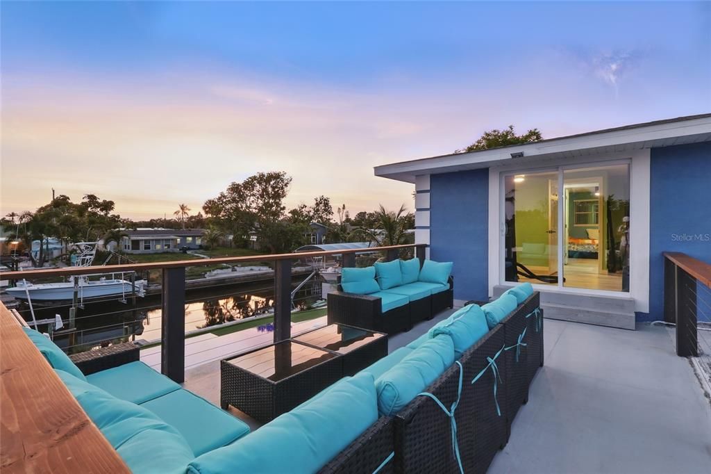 En Venta: $1,495,000 (5 camas, 3 baños, 2500 Pies cuadrados)