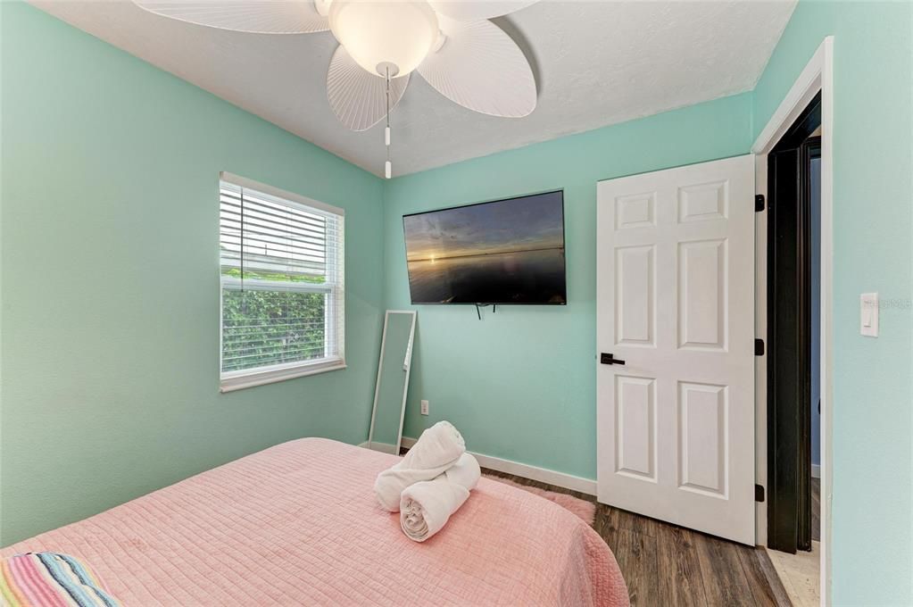 En Venta: $1,495,000 (5 camas, 3 baños, 2500 Pies cuadrados)