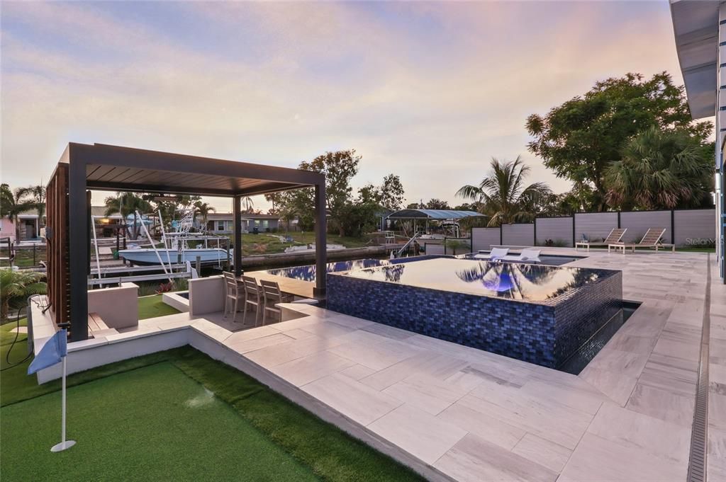 En Venta: $1,495,000 (5 camas, 3 baños, 2500 Pies cuadrados)