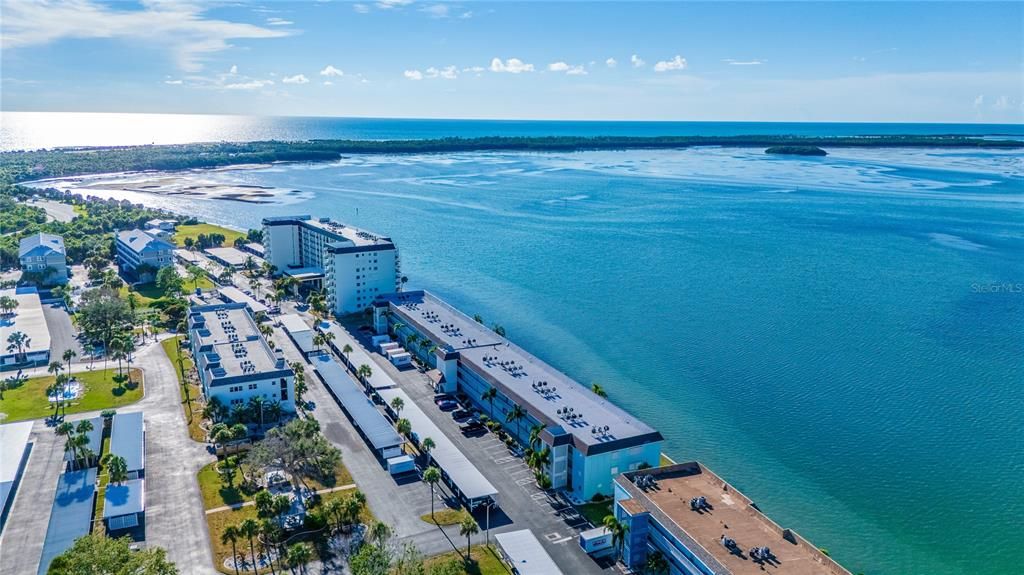 For Sale: $375,000 (2 beds, 2 baths, 1141 Square Feet)