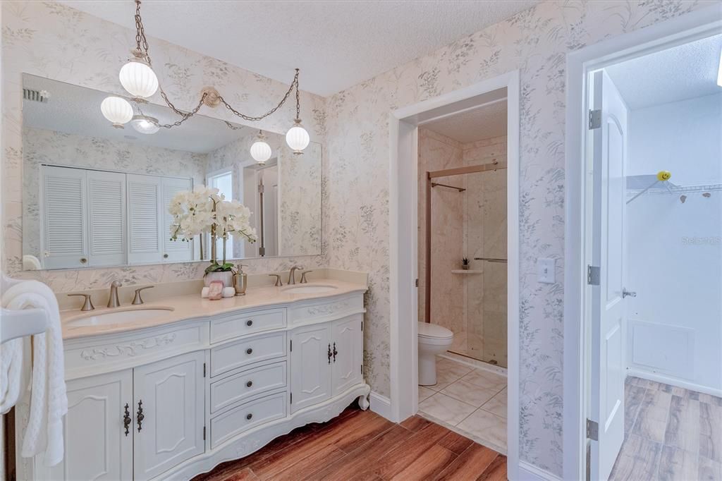 For Sale: $375,000 (2 beds, 2 baths, 1141 Square Feet)