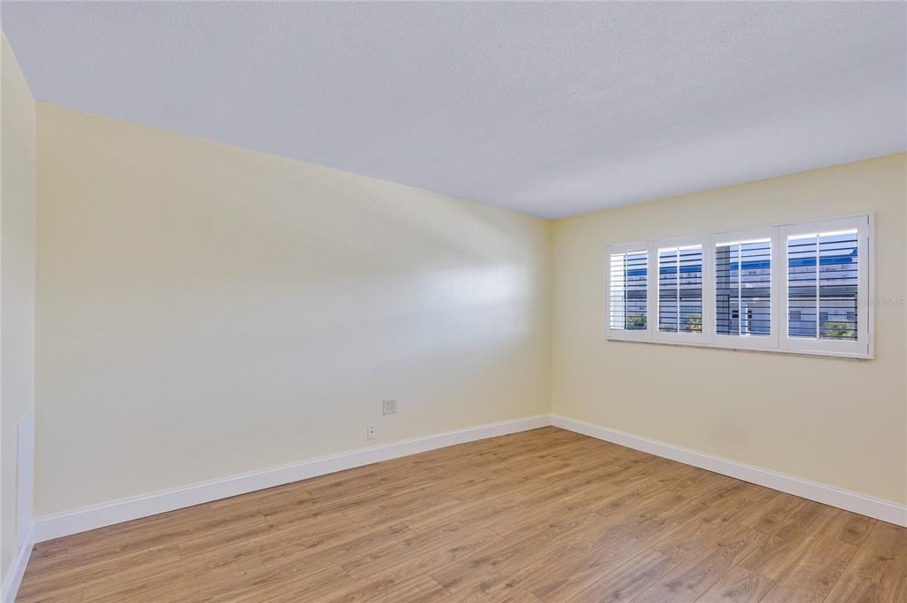 For Sale: $375,000 (2 beds, 2 baths, 1141 Square Feet)