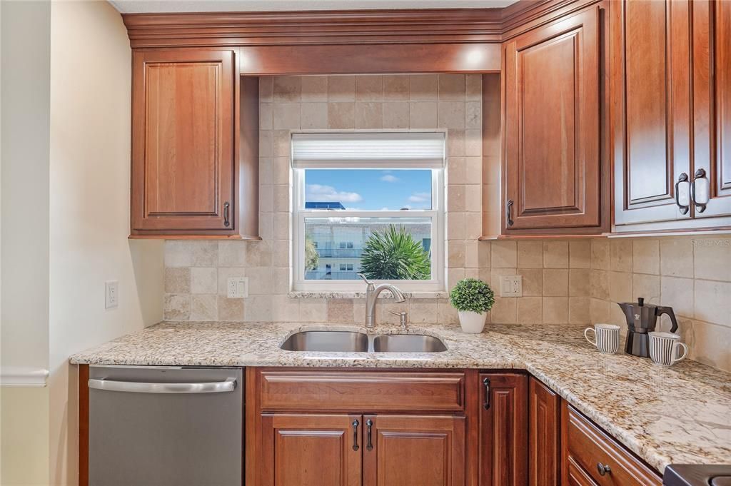 For Sale: $375,000 (2 beds, 2 baths, 1141 Square Feet)