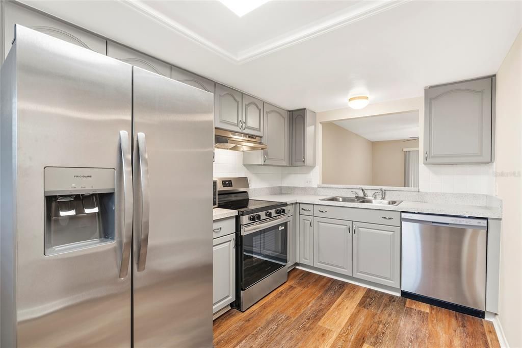 For Sale: $139,000 (2 beds, 2 baths, 1068 Square Feet)