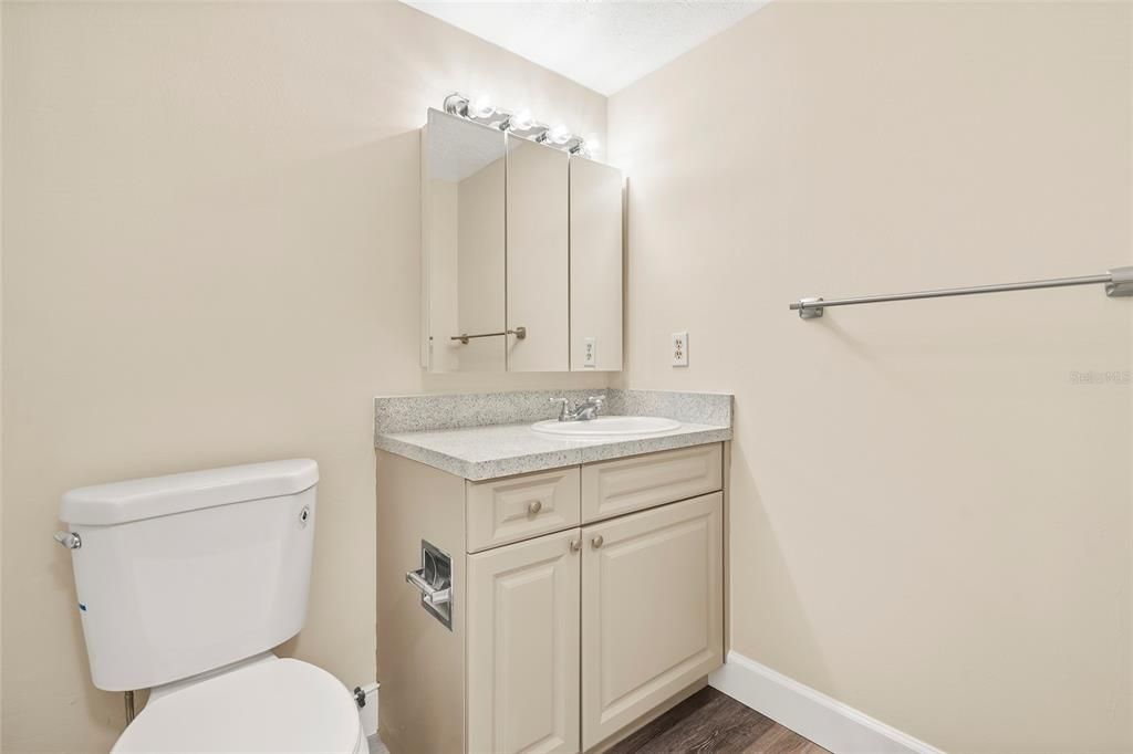 For Sale: $139,000 (2 beds, 2 baths, 1068 Square Feet)