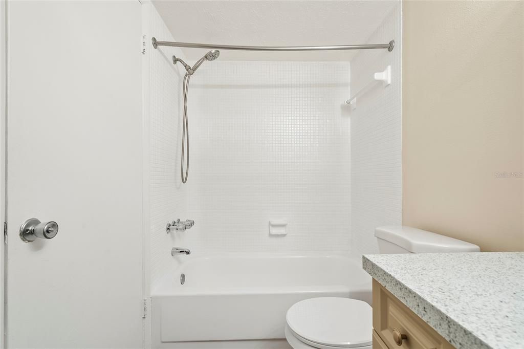 For Sale: $139,000 (2 beds, 2 baths, 1068 Square Feet)