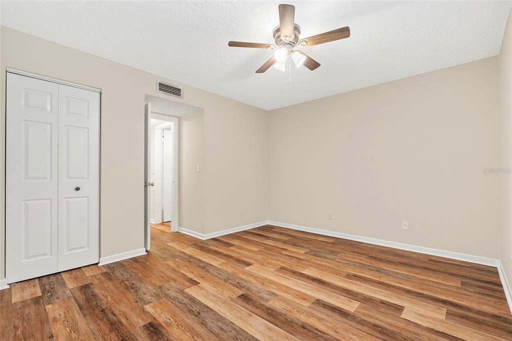 For Sale: $139,000 (2 beds, 2 baths, 1068 Square Feet)