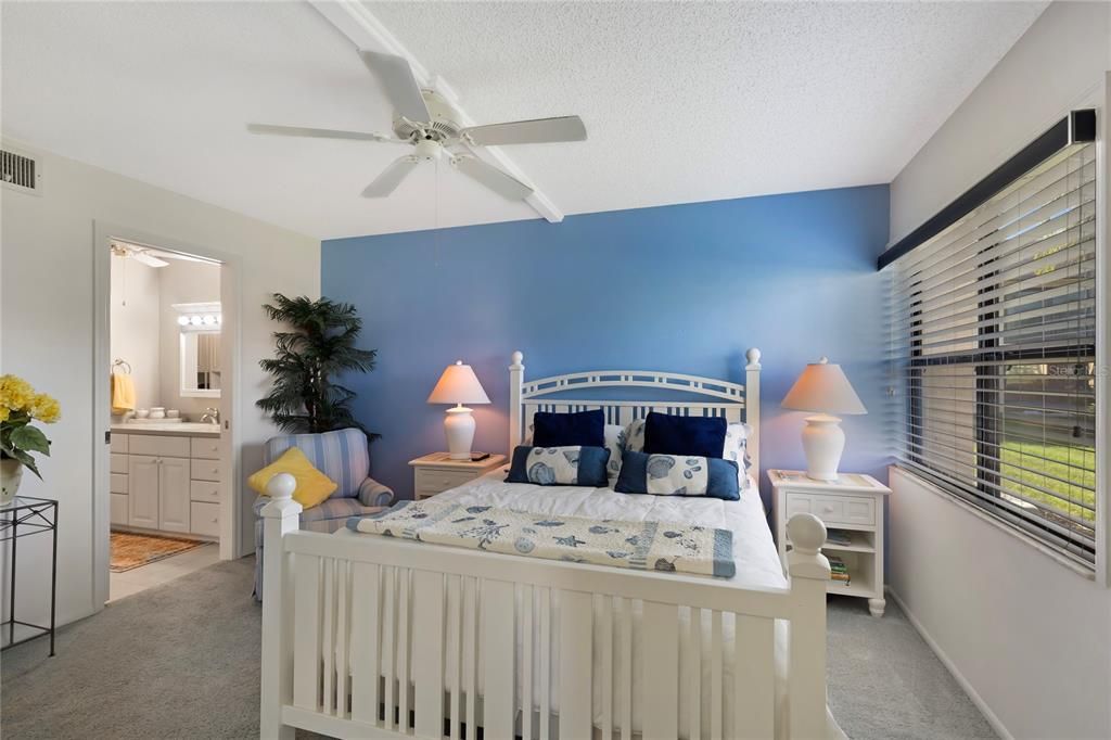 For Sale: $180,000 (2 beds, 2 baths, 1045 Square Feet)