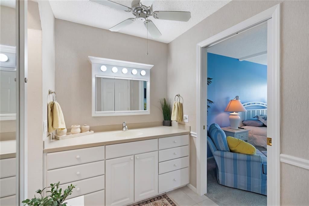 For Sale: $180,000 (2 beds, 2 baths, 1045 Square Feet)