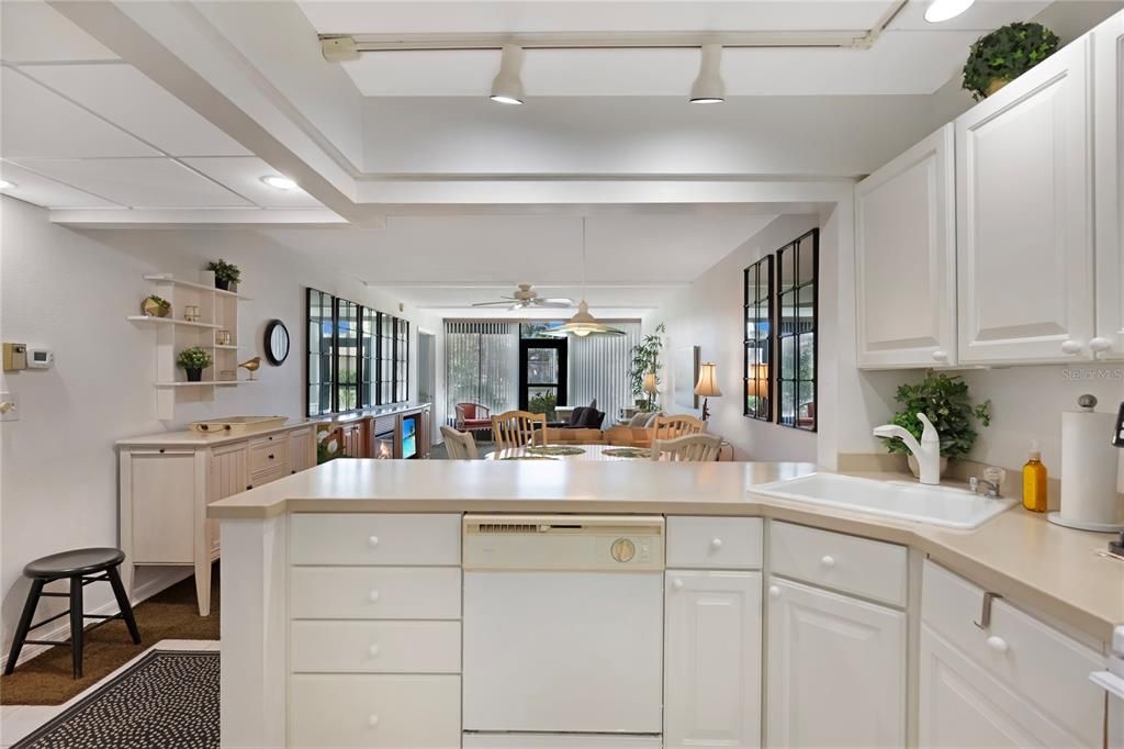 For Sale: $180,000 (2 beds, 2 baths, 1045 Square Feet)