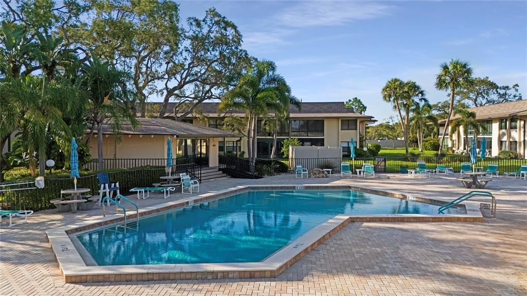 For Sale: $180,000 (2 beds, 2 baths, 1045 Square Feet)