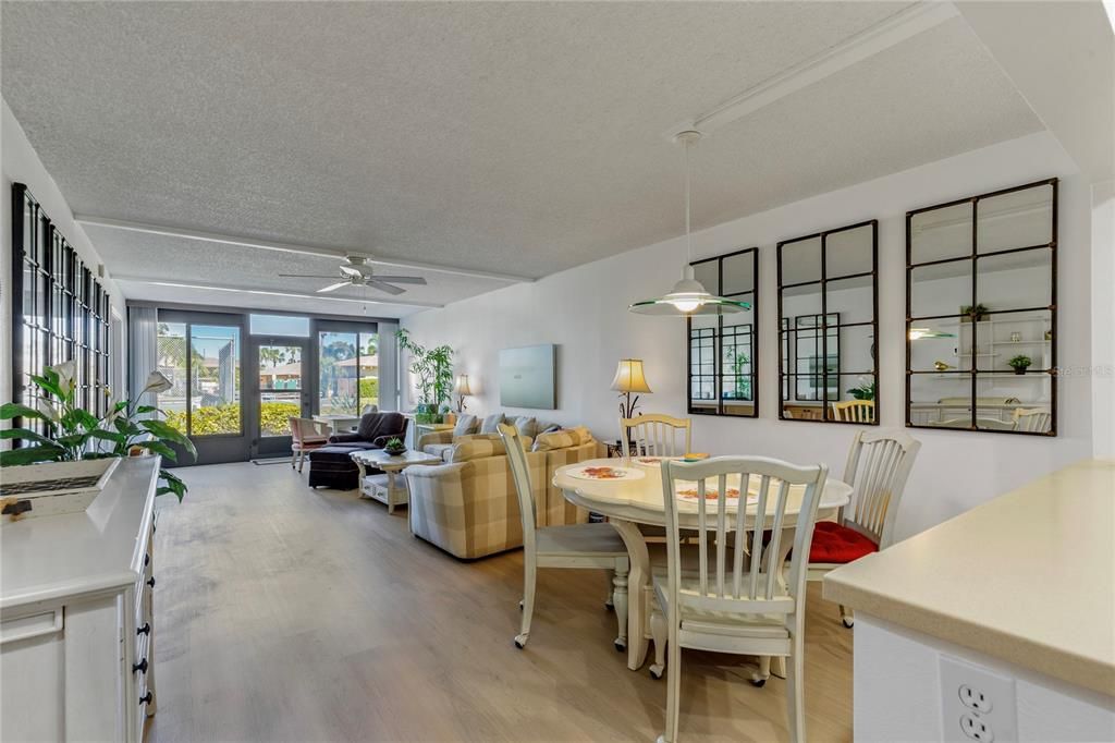 For Sale: $180,000 (2 beds, 2 baths, 1045 Square Feet)