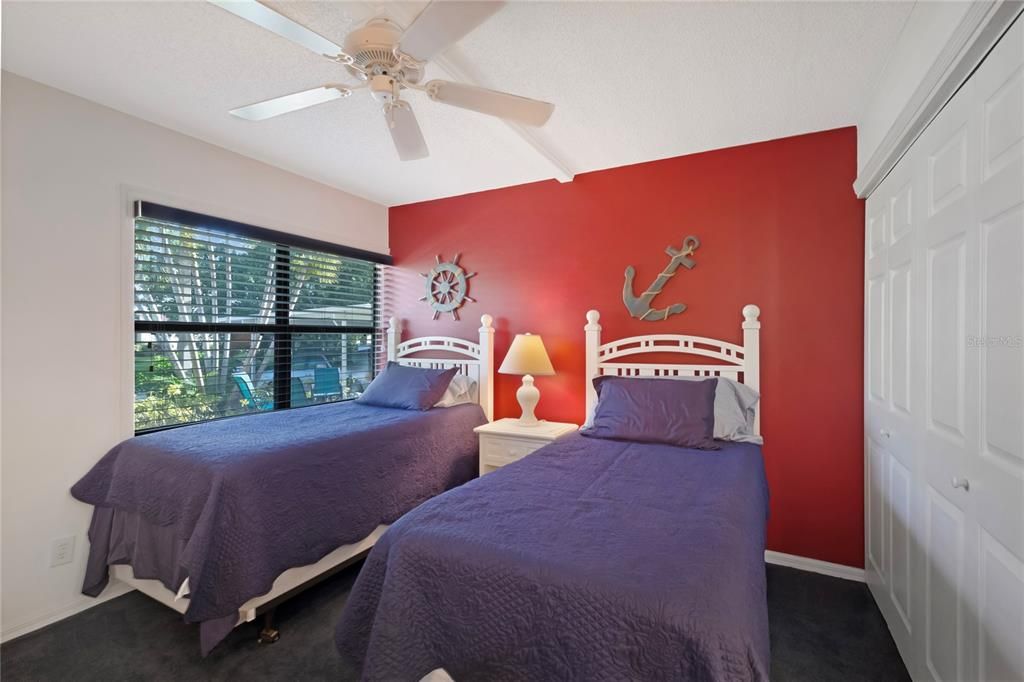 For Sale: $180,000 (2 beds, 2 baths, 1045 Square Feet)