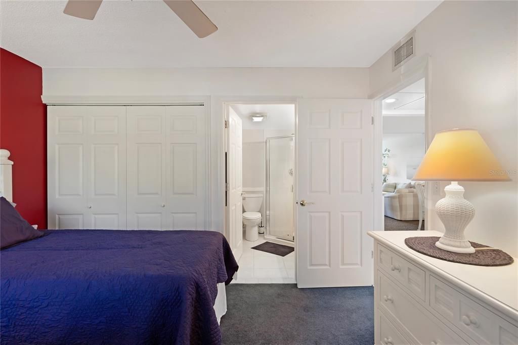 For Sale: $180,000 (2 beds, 2 baths, 1045 Square Feet)