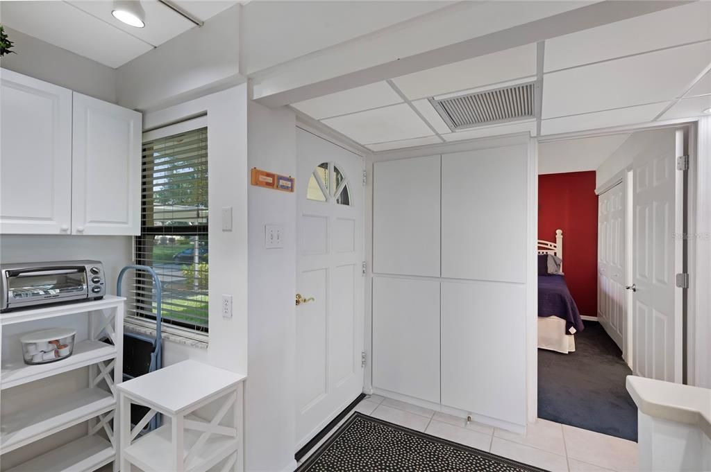 For Sale: $180,000 (2 beds, 2 baths, 1045 Square Feet)