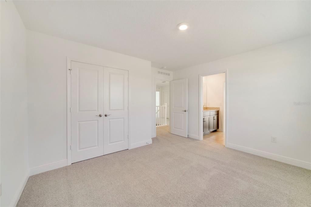 En Venta: $699,990 (4 camas, 3 baños, 3611 Pies cuadrados)