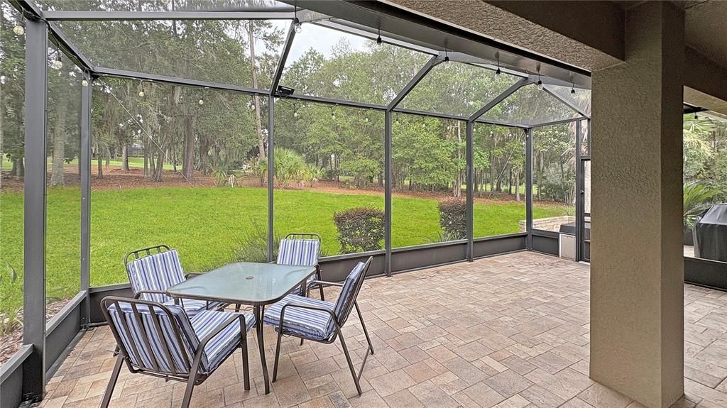 合同活跃: $430,000 (2 贝兹, 2 浴室, 1892 平方英尺)