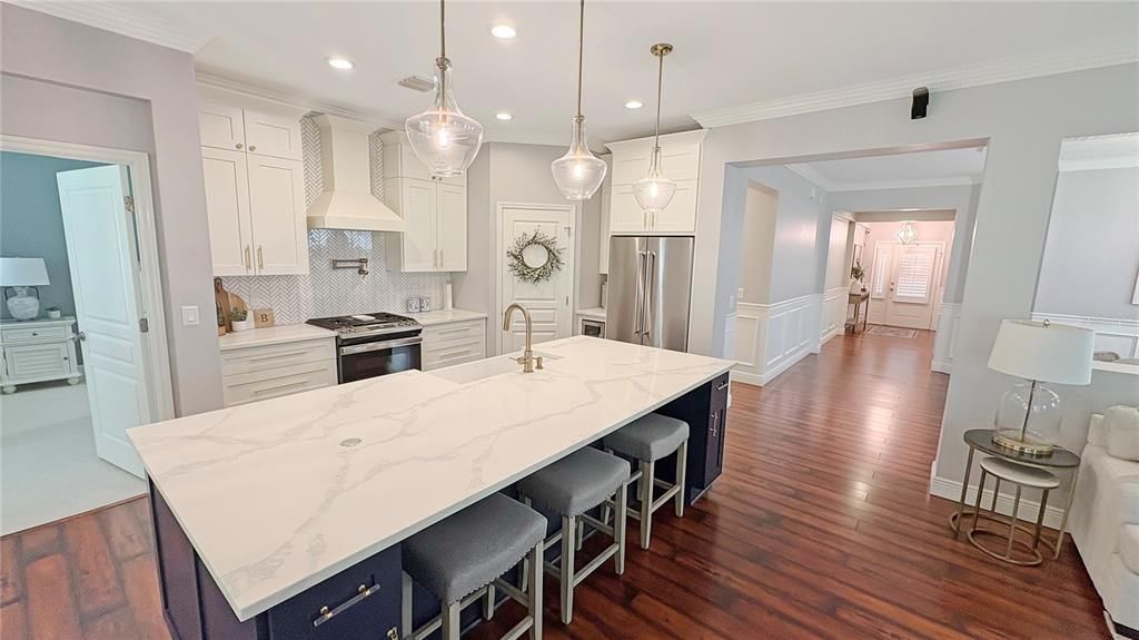 合同活跃: $430,000 (2 贝兹, 2 浴室, 1892 平方英尺)