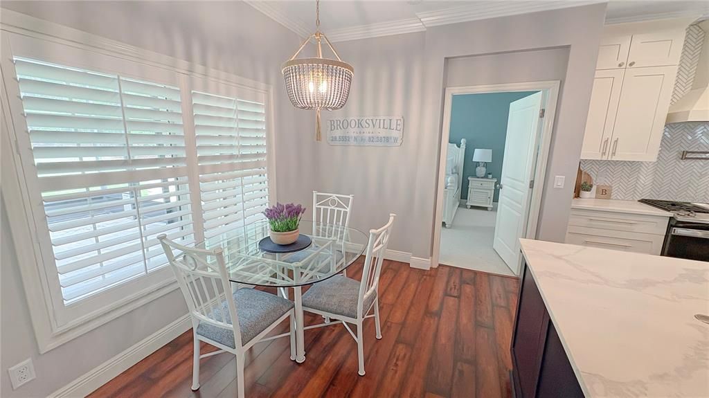 合同活跃: $430,000 (2 贝兹, 2 浴室, 1892 平方英尺)