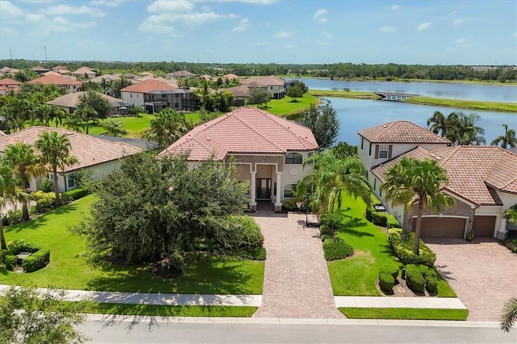 Active With Contract: $899,900 (6 beds, 4 baths, 3832 Square Feet)