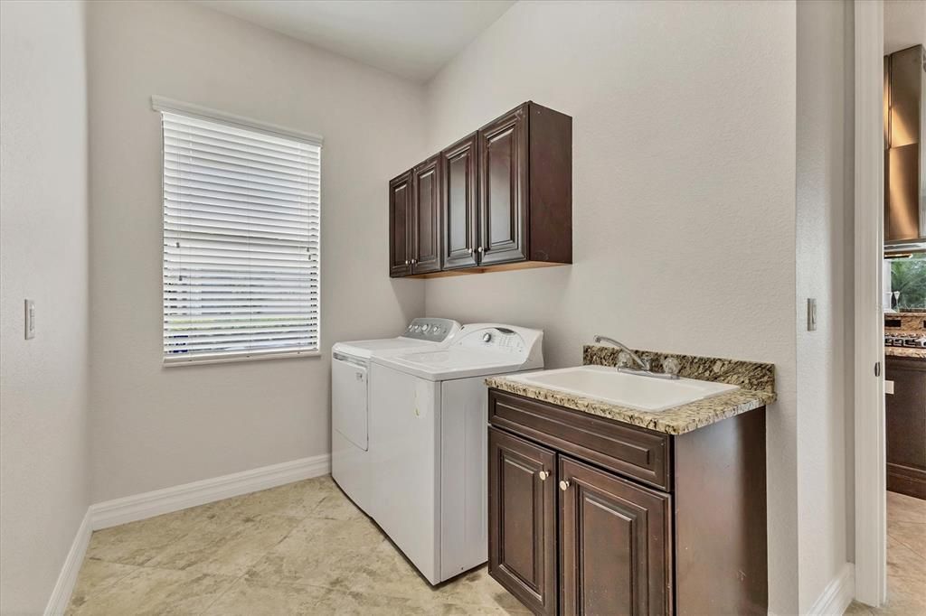 Active With Contract: $899,900 (6 beds, 4 baths, 3832 Square Feet)