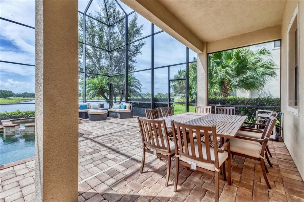 Active With Contract: $899,900 (6 beds, 4 baths, 3832 Square Feet)