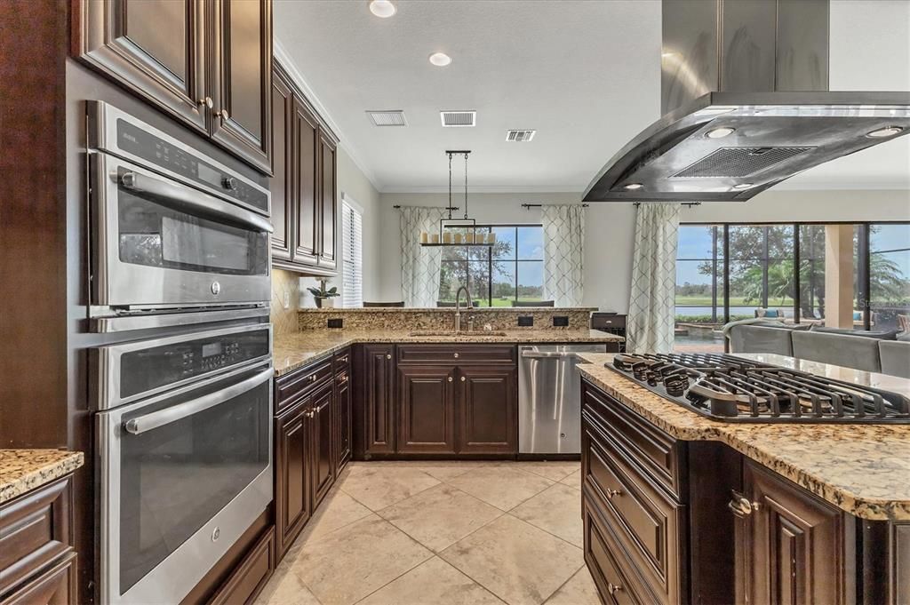 Active With Contract: $899,900 (6 beds, 4 baths, 3832 Square Feet)