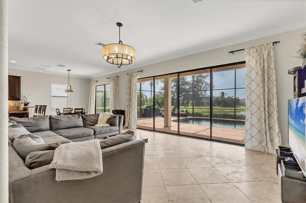 Active With Contract: $899,900 (6 beds, 4 baths, 3832 Square Feet)