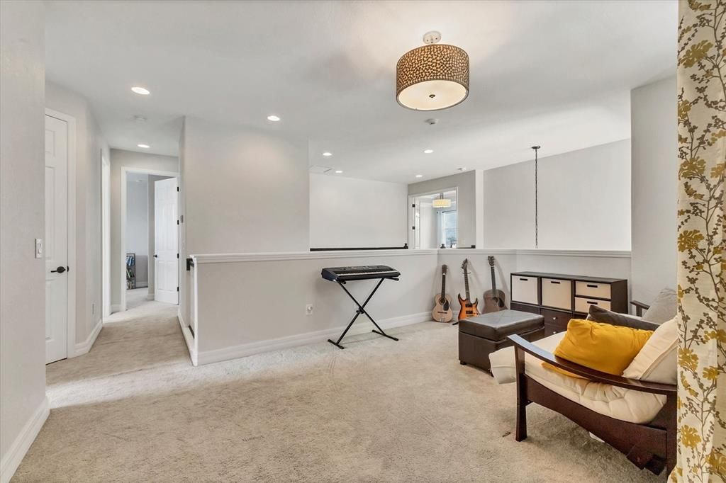 Active With Contract: $899,900 (6 beds, 4 baths, 3832 Square Feet)